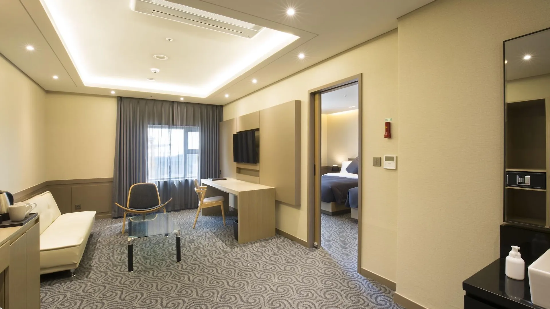 Hotel Foret Premier Nampo Busan 3*,